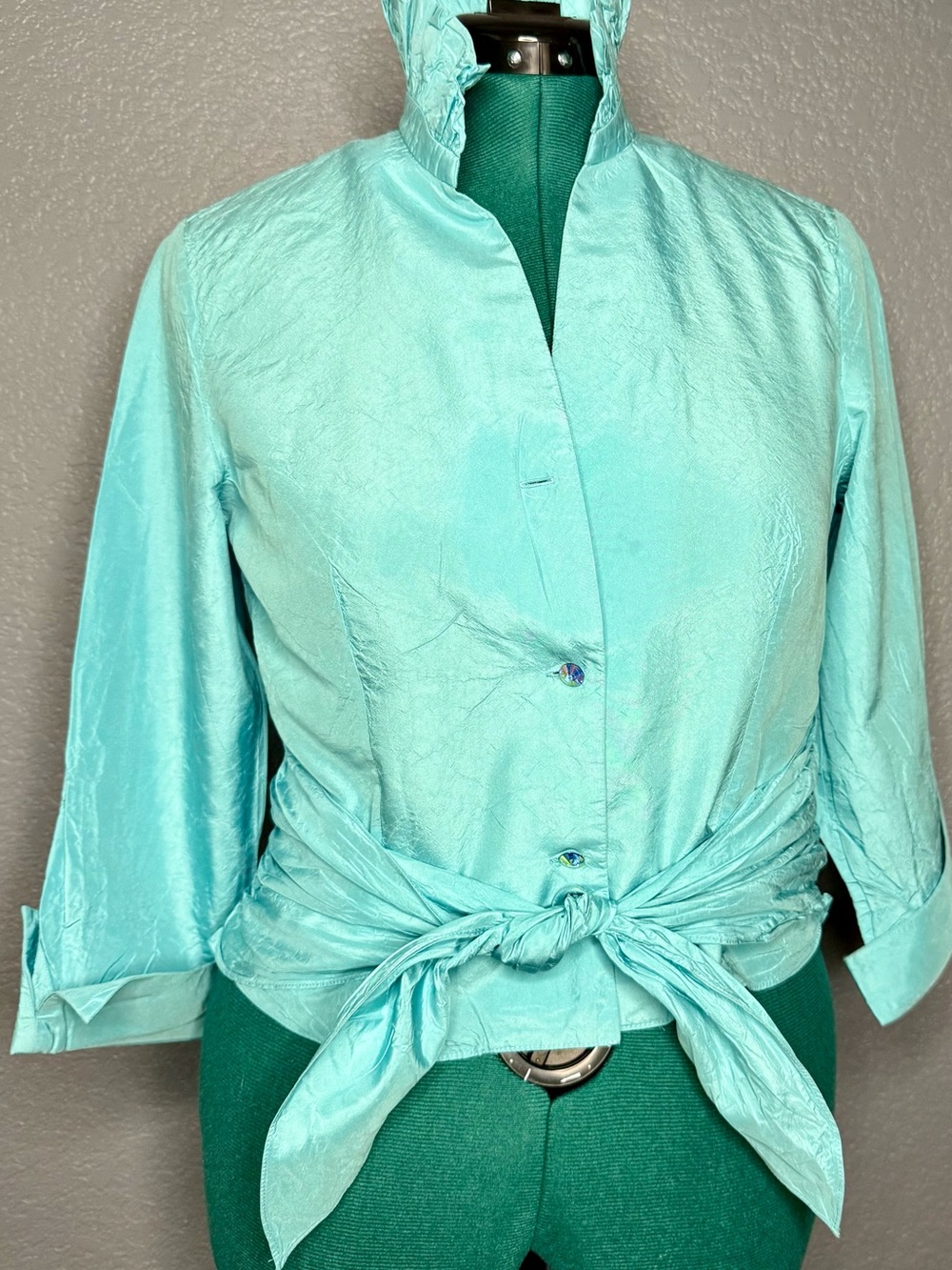 Flores & Flores 100% Silk Aqua Tie Waist Blouse Button Front V Neck Size 10 - Picture 3 of 9
